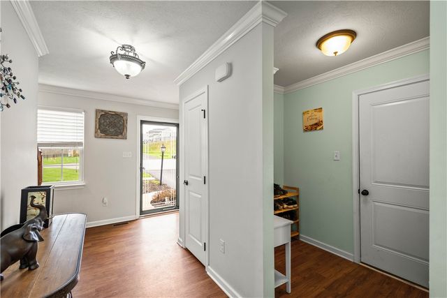 406 Hindman Dr, Jefferson Hills, PA 15025