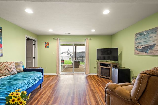406 Hindman Dr, Jefferson Hills, PA 15025
