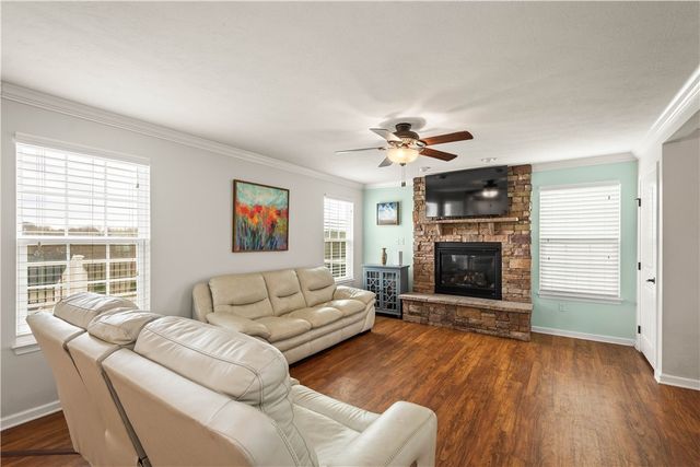 406 Hindman Dr, Jefferson Hills, PA 15025