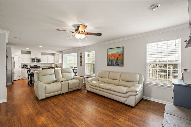 406 Hindman Dr, Jefferson Hills, PA 15025