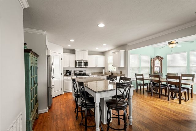 406 Hindman Dr, Jefferson Hills, PA 15025