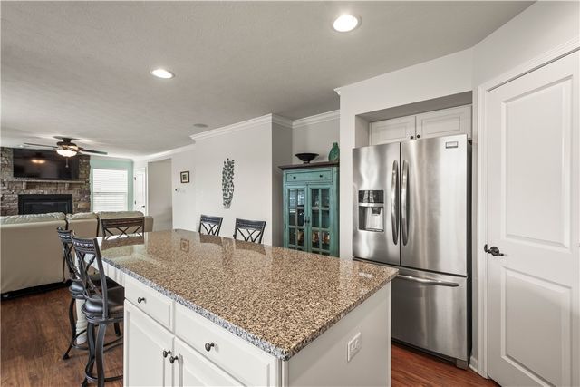 406 Hindman Dr, Jefferson Hills, PA 15025
