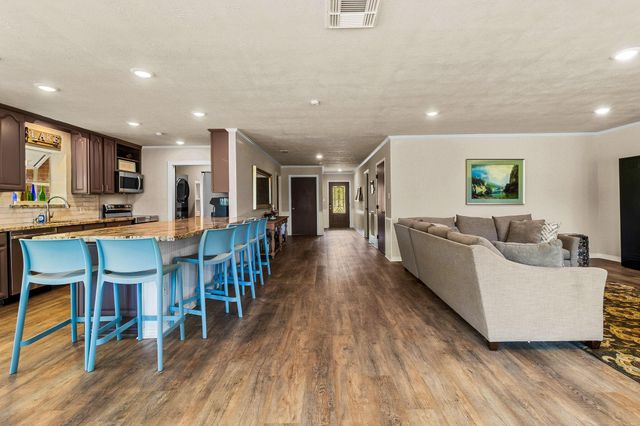 361 S Lakeside Drive, Huntsville, TX 77320