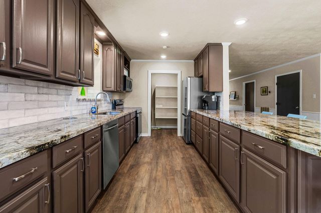 361 S Lakeside Drive, Huntsville, TX 77320