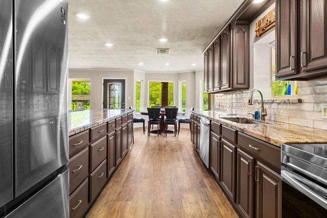 361 S Lakeside Drive, Huntsville, TX 77320