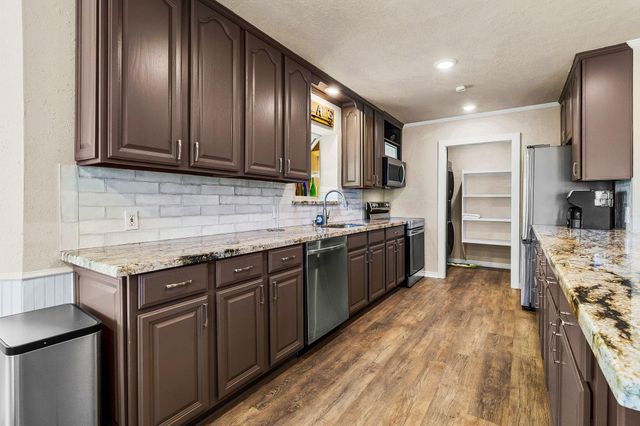 361 S Lakeside Drive, Huntsville, TX 77320
