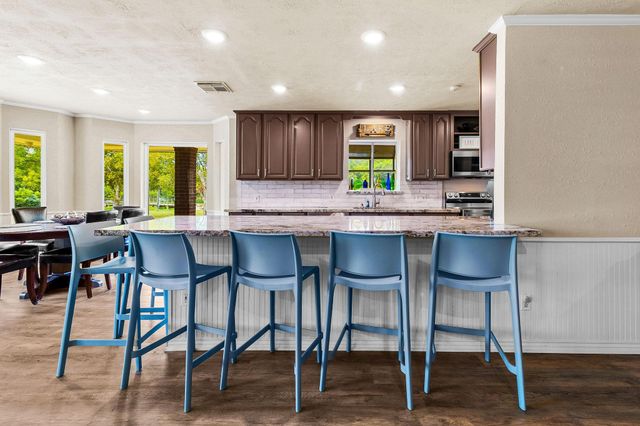 361 S Lakeside Drive, Huntsville, TX 77320