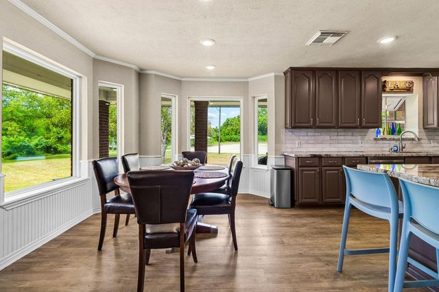 361 S Lakeside Drive, Huntsville, TX 77320