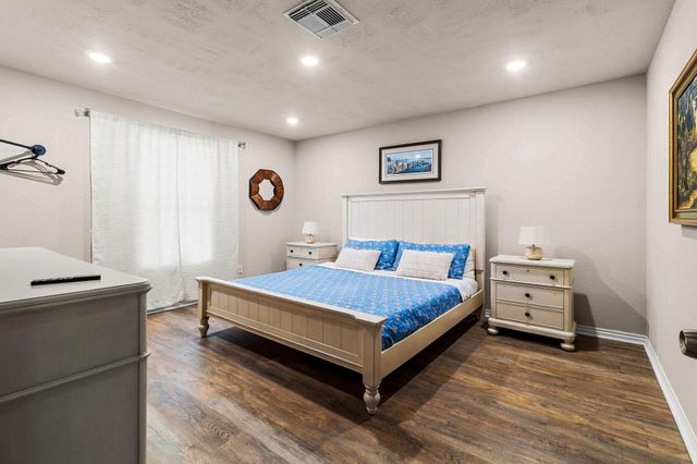 361 S Lakeside Drive, Huntsville, TX 77320