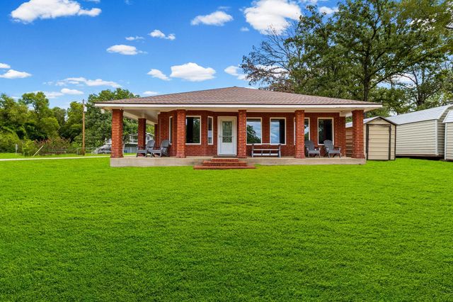 361 S Lakeside Drive, Huntsville, TX 77320
