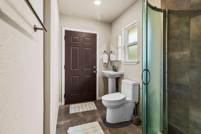 361 S Lakeside Drive, Huntsville, TX 77320