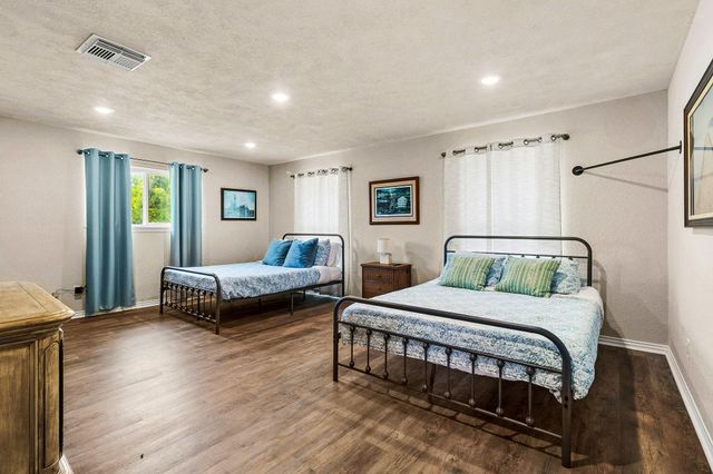 361 S Lakeside Drive, Huntsville, TX 77320