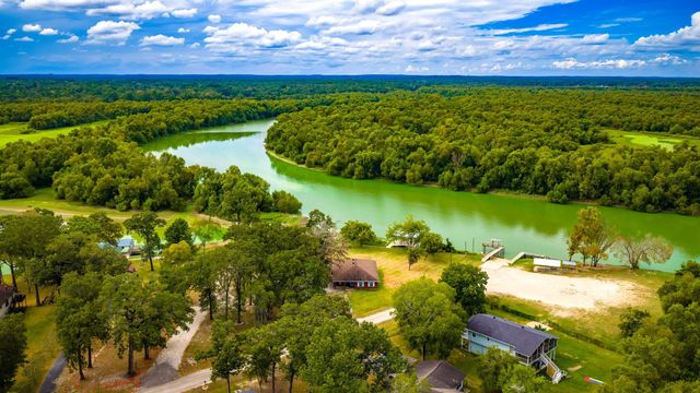 361 S Lakeside Drive, Huntsville, TX 77320