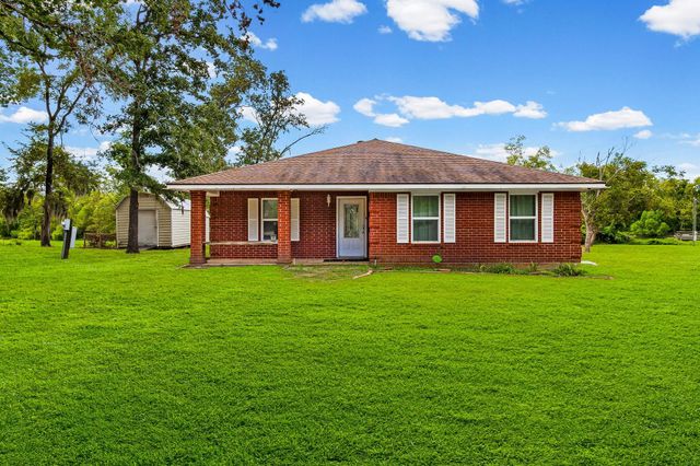 361 S Lakeside Drive, Huntsville, TX 77320