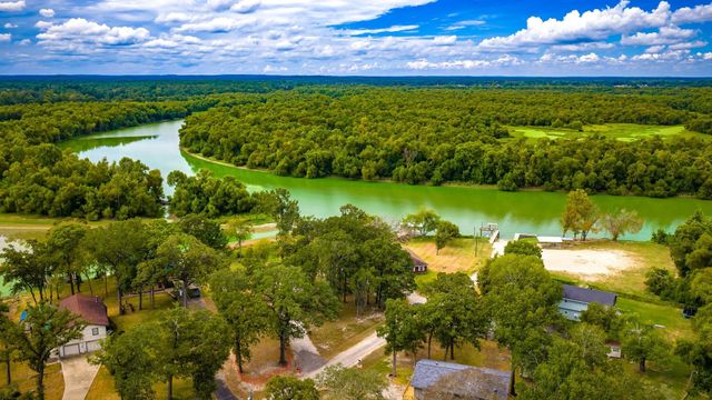 361 S Lakeside Drive, Huntsville, TX 77320