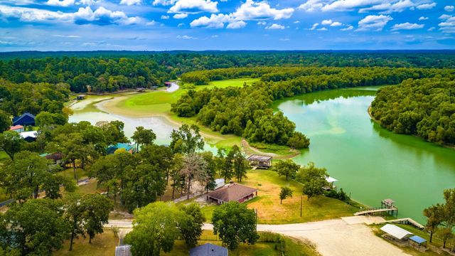 361 S Lakeside Drive, Huntsville, TX 77320