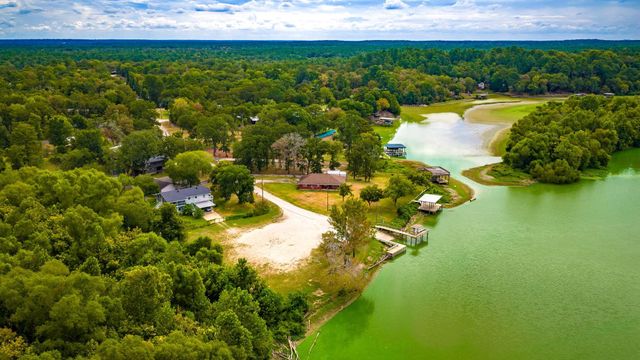 361 S Lakeside Drive, Huntsville, TX 77320