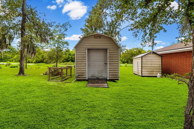 361 S Lakeside Drive, Huntsville, TX 77320