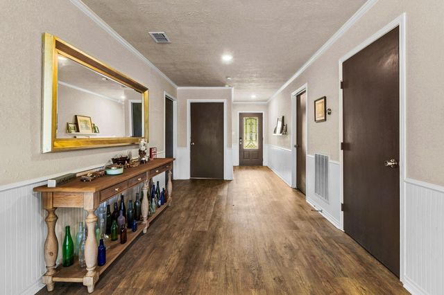 361 S Lakeside Drive, Huntsville, TX 77320