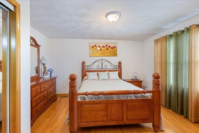 8 Hunter Ave, Methuen, MA 01844
