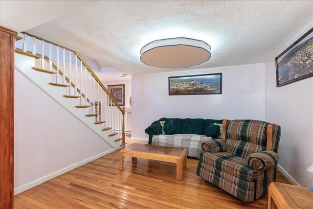8 Hunter Ave, Methuen, MA 01844