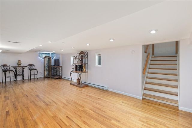 8 Hunter Ave, Methuen, MA 01844