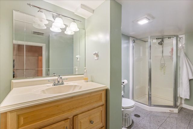 8 Hunter Ave, Methuen, MA 01844