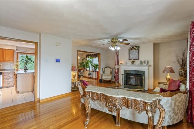 8 Hunter Ave, Methuen, MA 01844