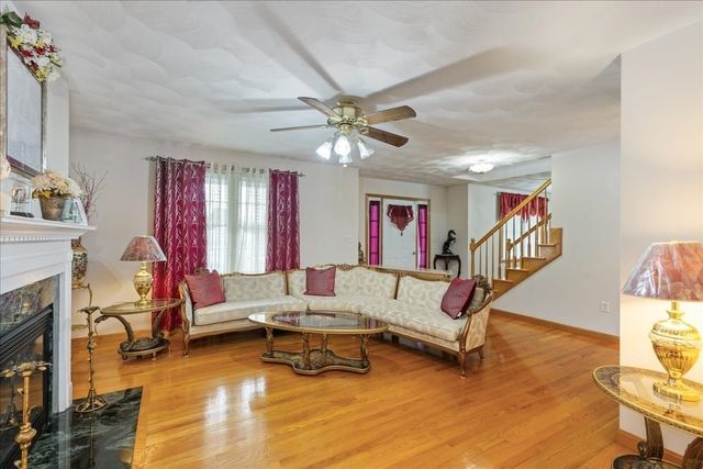 8 Hunter Ave, Methuen, MA 01844