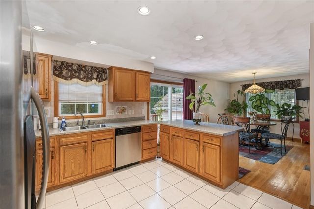 8 Hunter Ave, Methuen, MA 01844