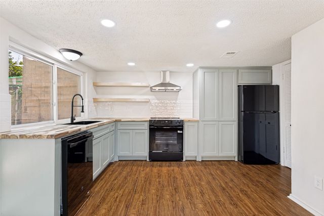 3110 Roundtree Lane, Garland, TX 75044