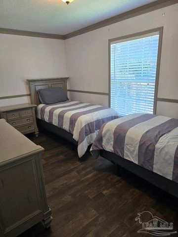 5305 Kee Memorial Dr, Pensacola, FL 32507