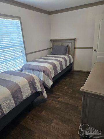 5305 Kee Memorial Dr, Pensacola, FL 32507