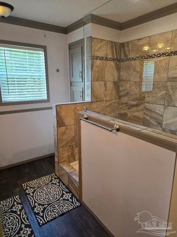 5305 Kee Memorial Dr, Pensacola, FL 32507