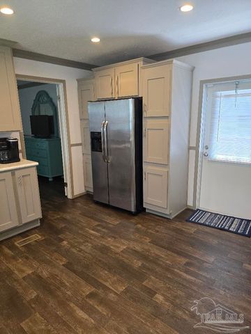 5305 Kee Memorial Dr, Pensacola, FL 32507