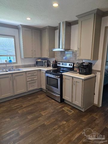 5305 Kee Memorial Dr, Pensacola, FL 32507
