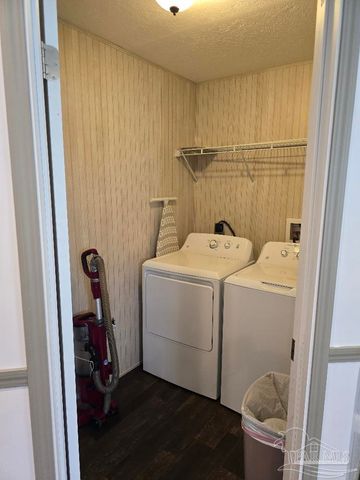 5305 Kee Memorial Dr, Pensacola, FL 32507