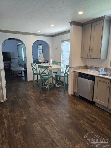 5305 Kee Memorial Dr, Pensacola, FL 32507