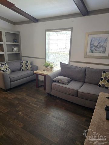 5305 Kee Memorial Dr, Pensacola, FL 32507