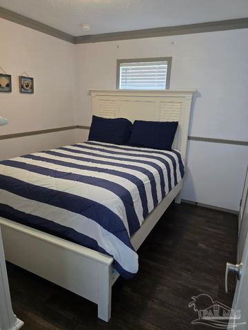 5305 Kee Memorial Dr, Pensacola, FL 32507