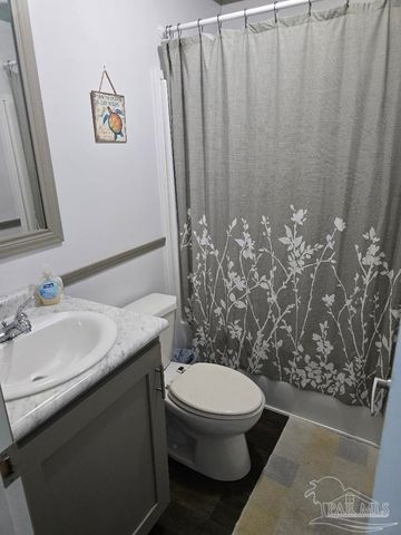5305 Kee Memorial Dr, Pensacola, FL 32507