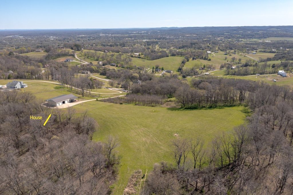 1690 Ramblewood Dr, Lewisburg, TN 37091