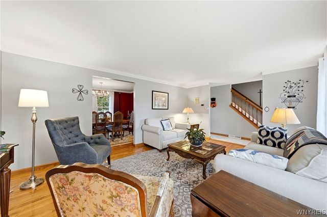 416 Woodward Crescent, West Seneca, NY 14224
