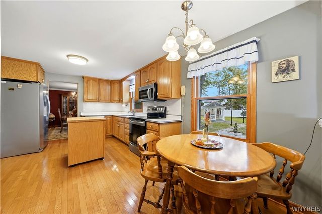 416 Woodward Crescent, West Seneca, NY 14224