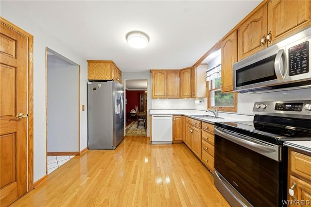 416 Woodward Crescent, West Seneca, NY 14224