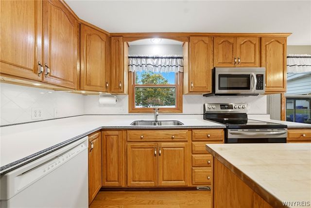 416 Woodward Crescent, West Seneca, NY 14224