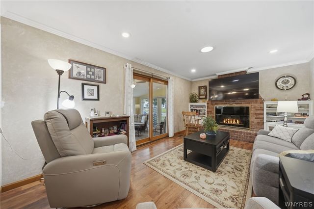 416 Woodward Crescent, West Seneca, NY 14224