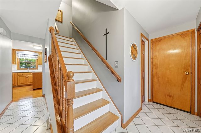 416 Woodward Crescent, West Seneca, NY 14224