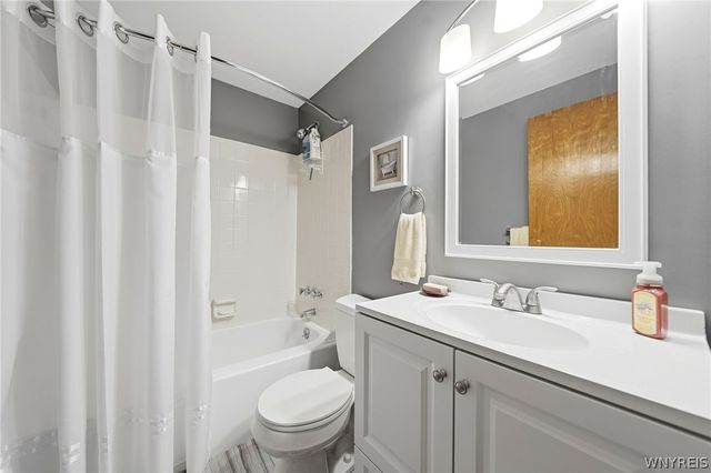 416 Woodward Crescent, West Seneca, NY 14224
