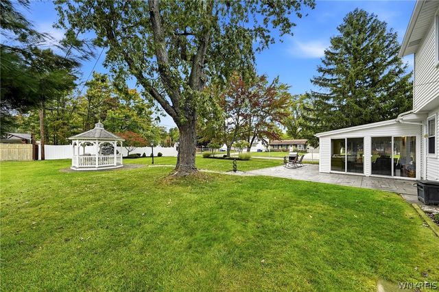 416 Woodward Crescent, West Seneca, NY 14224